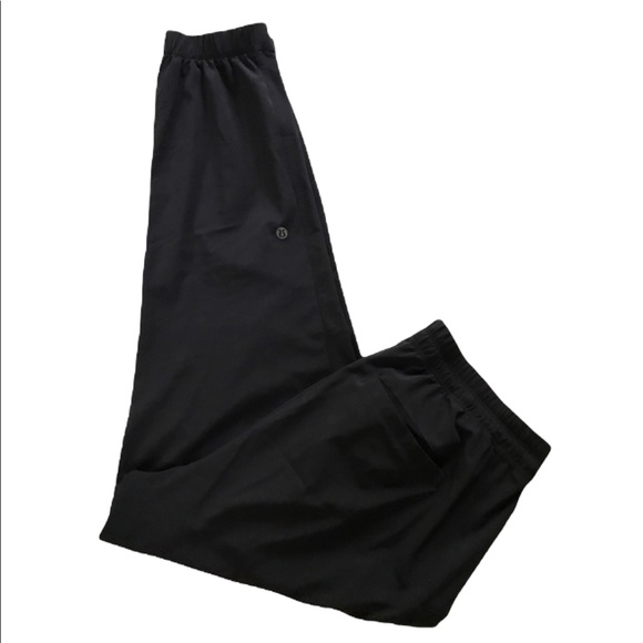 Lululemon Light weight Jogger with elasticized waist and ankles. Size 4 - Picture 4 of 9